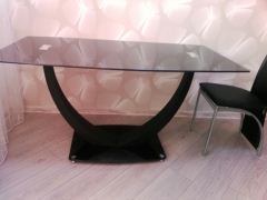 Стеклянный стол Anton